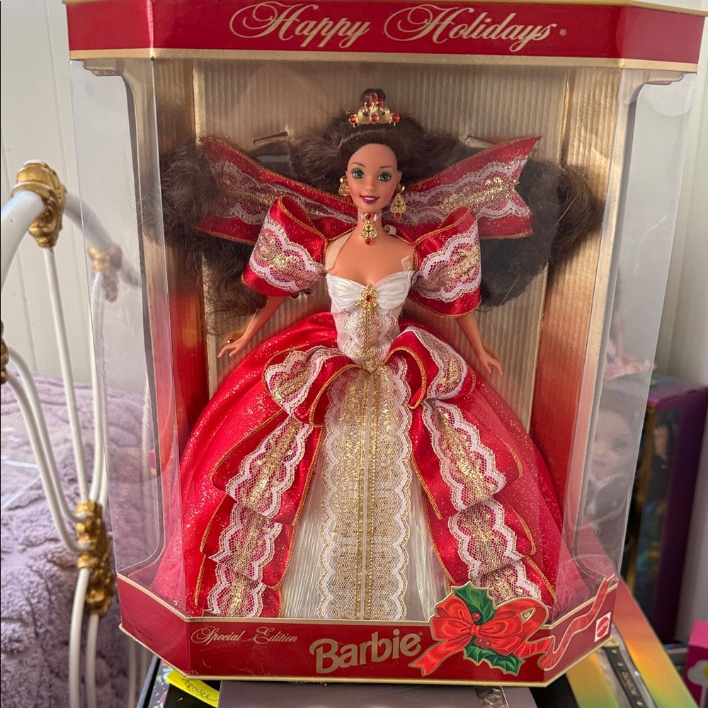 Barbie Holiday Special Edition Doll 1997 - Red and Gold